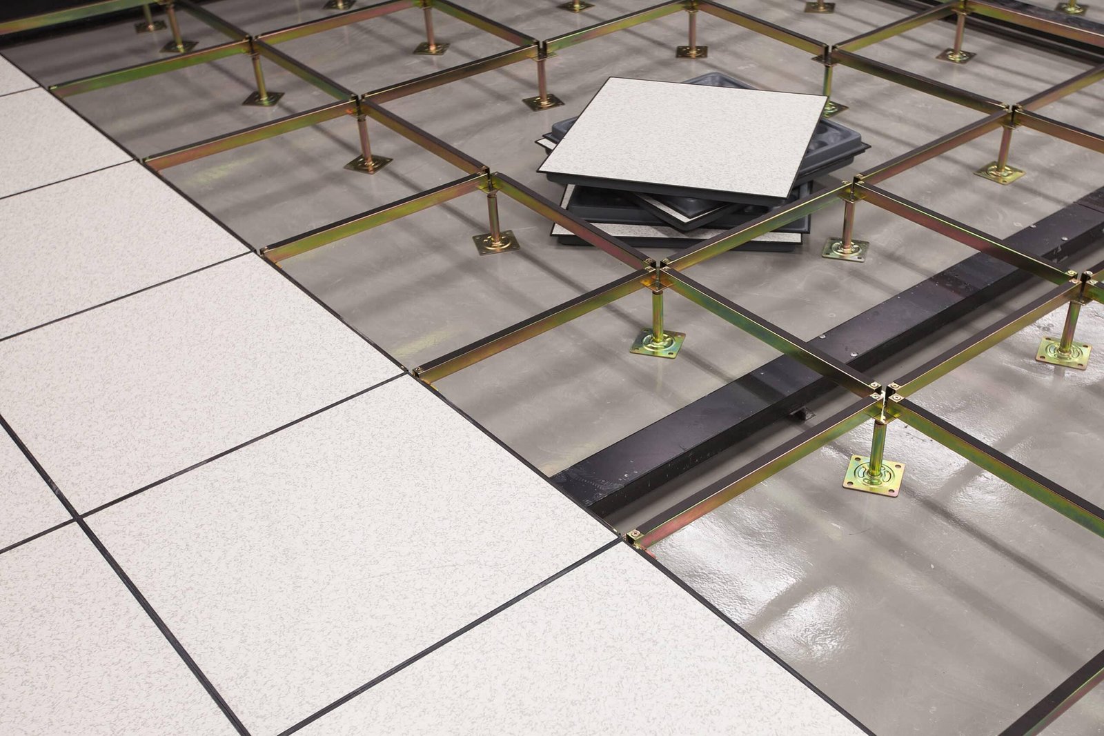 Understanding the ⁢Benefits and⁣ Basics ​of a Raised Floor System